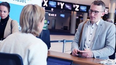 guy asking question in the front desk